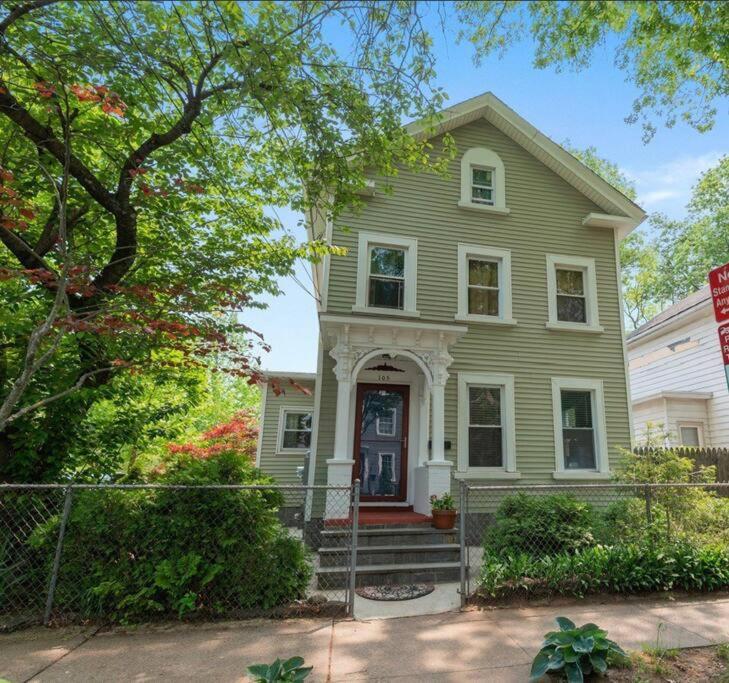 Beautiful Studio Apartment In Historic House New Haven Eksteriør bilde